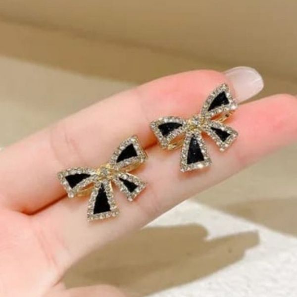 Women Gold-Plated Stone-Studded Stud Earrings