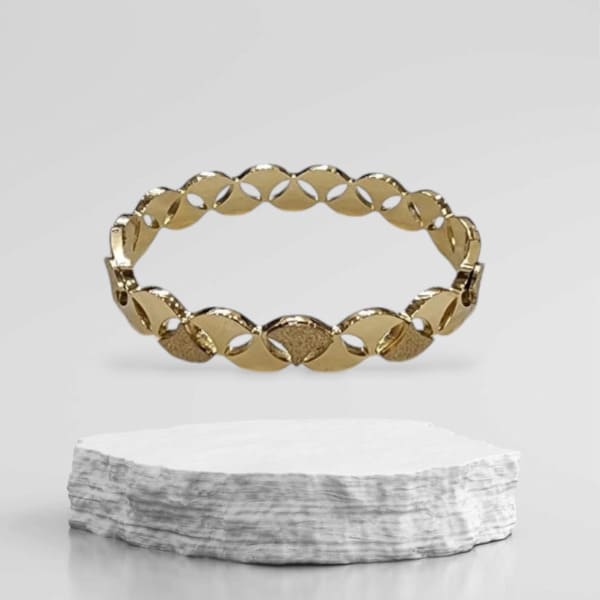 Anti Tarnish Beautiful Bracelet Gold finish