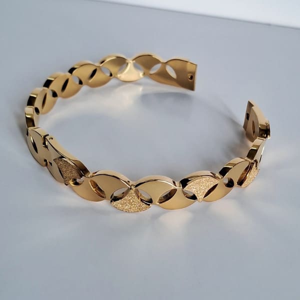 Anti Tarnish Beautiful Bracelet Gold finish