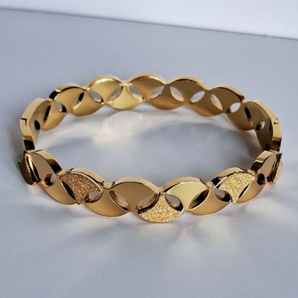 Anti Tarnish Beautiful Bracelet Gold finish