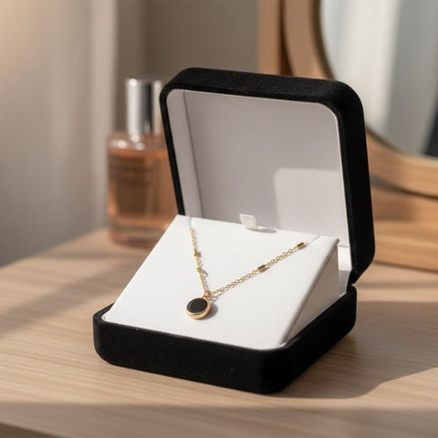 Elegant Black Onyx Gold Pendant Necklace – Minimalist Jewelry