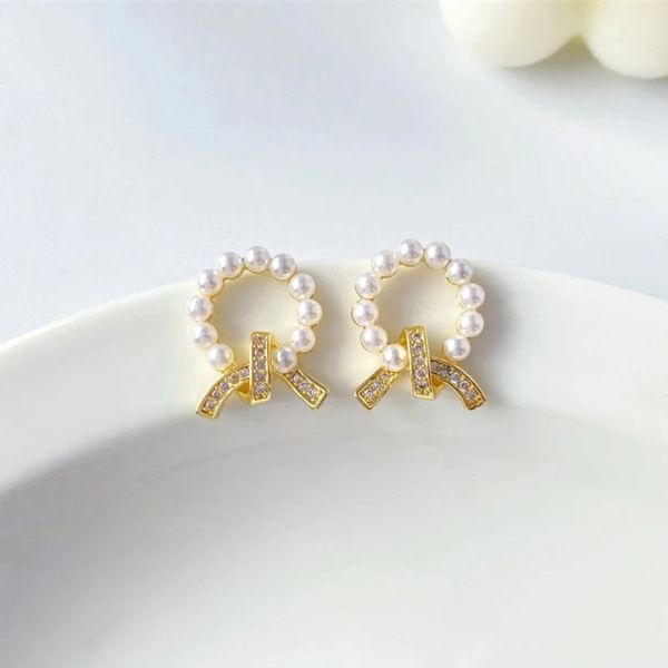 White Round Pearl Studs Earrings