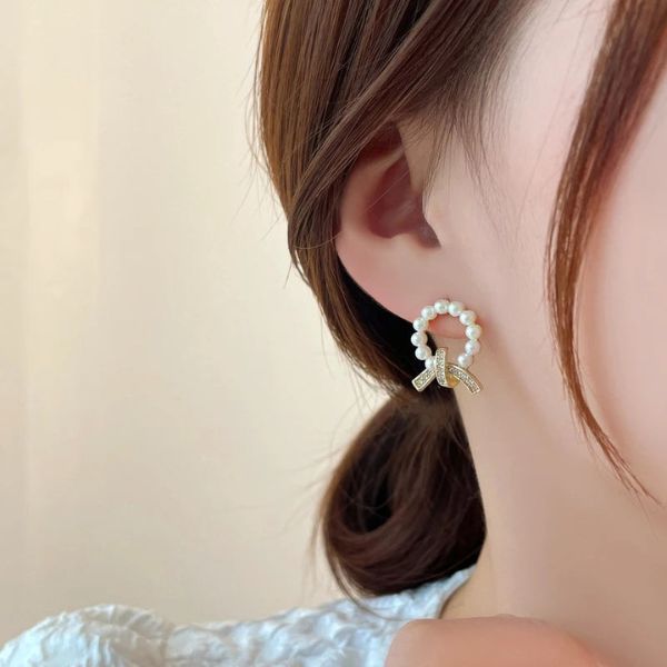 White Round Pearl Studs Earrings